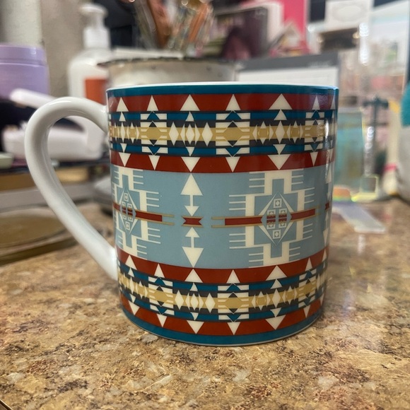 Pendleton Aztec Patterned Ceramic Mug - Picture 4 of 7